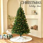 Bullet Tips Green Christmas Tree with Red Berry, Pine Cone