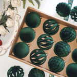 8cm Green S Shape Hollow Flocking Christmas Ball Ornament Collection - 图片 2