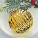 6cm/8cm Gold Four-Leaf Flower Paiting Christmas Ball Ornament Collection - Image 3