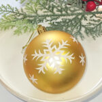 6cm/8cm Gold Four-Leaf Flower Paiting Christmas Ball Ornament Collection - Image 4