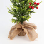 Artificial tabletop Christmas tree with berries - Image 3