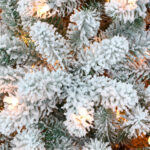 Prelit PVC Christmas tree with snow-covered branches - 图片 2