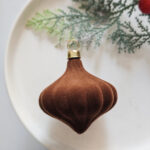 6cm Brown Rose Shiny Flocking Christmas Ball Ornament - 图片 3