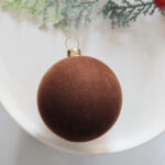6cm Brown Rose Shiny Flocking Christmas Ball Ornament - 图片 4