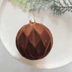 6cm Brown Rose Shiny Flocking Christmas Ball Ornament - 图片 5
